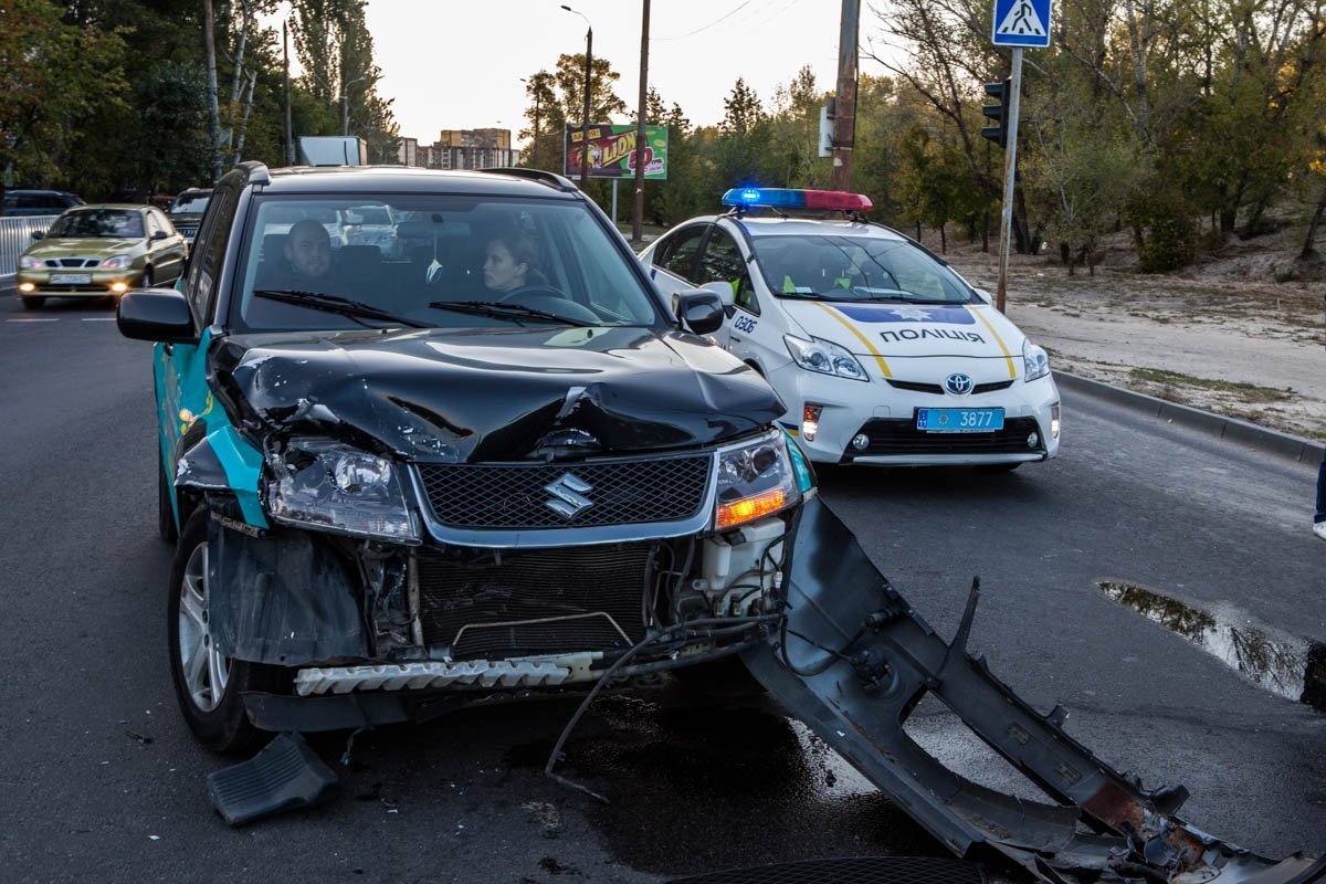 На Победе-6 Suzuki врезался в Волгу: образовалась пробка 1