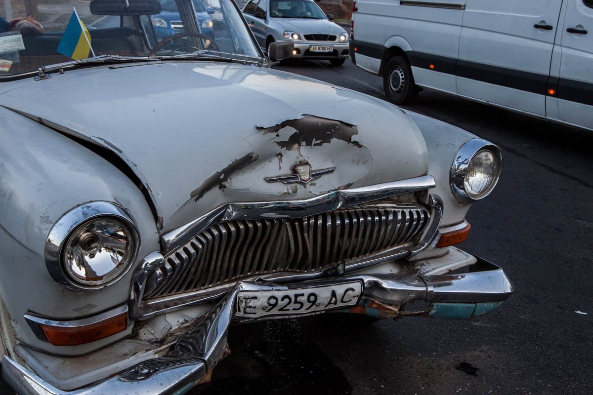 На Победе-6 Suzuki врезался в Волгу: образовалась пробка 2