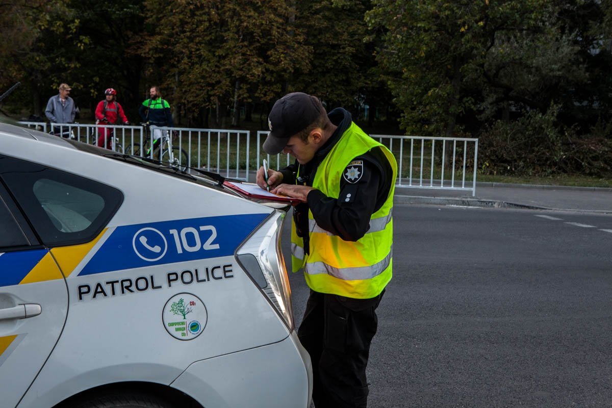 На Победе-6 Suzuki врезался в Волгу: образовалась пробка 3