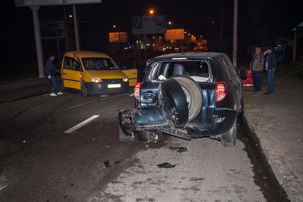 На Рабочей Volkswagen врезался в Toyota: есть пострадавшие 2