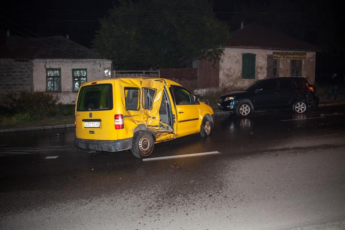 На Рабочей Volkswagen врезался в Toyota: есть пострадавшие 9