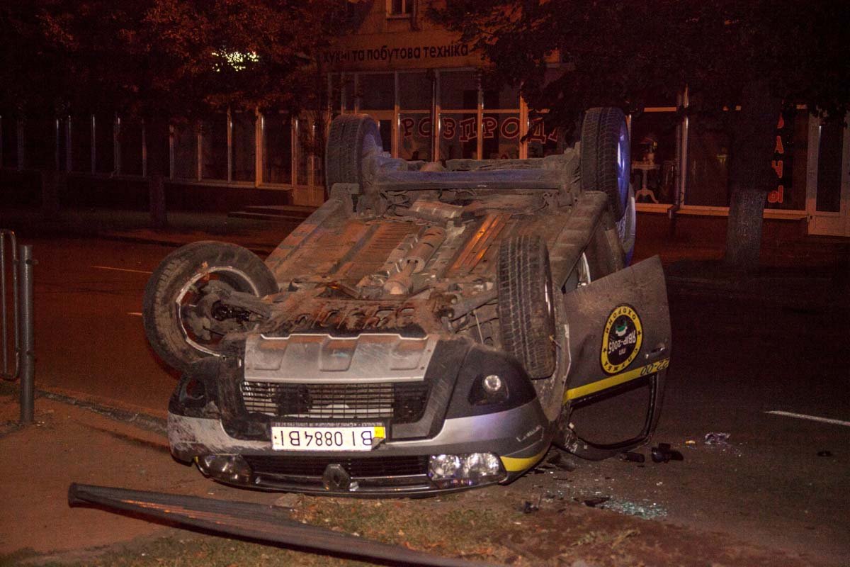 На Александра Поля перевернулся джип охранной службы 4