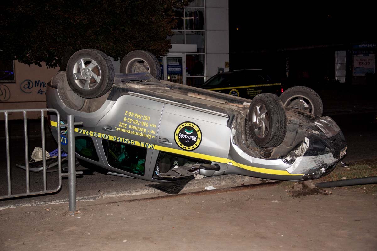 На Александра Поля перевернулся джип охранной службы 6