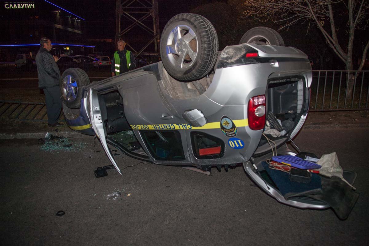 На Александра Поля перевернулся джип охранной службы 7