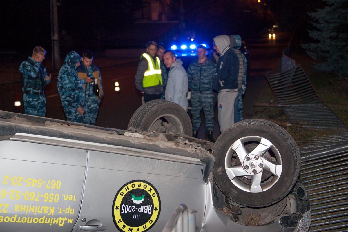 На Александра Поля перевернулся джип охранной службы 8