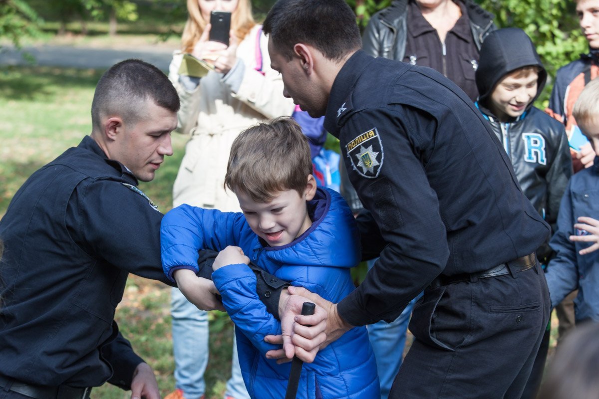 Как стать патрульным на один день: в Днепре проходит "Город профессий" 7
