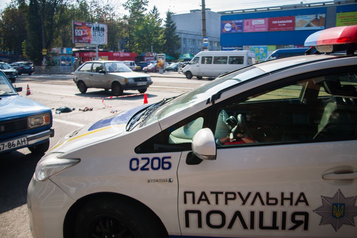 На 12 квартале Ford сбил женщину и скрылся: у пострадавшей серьезные травмы 2