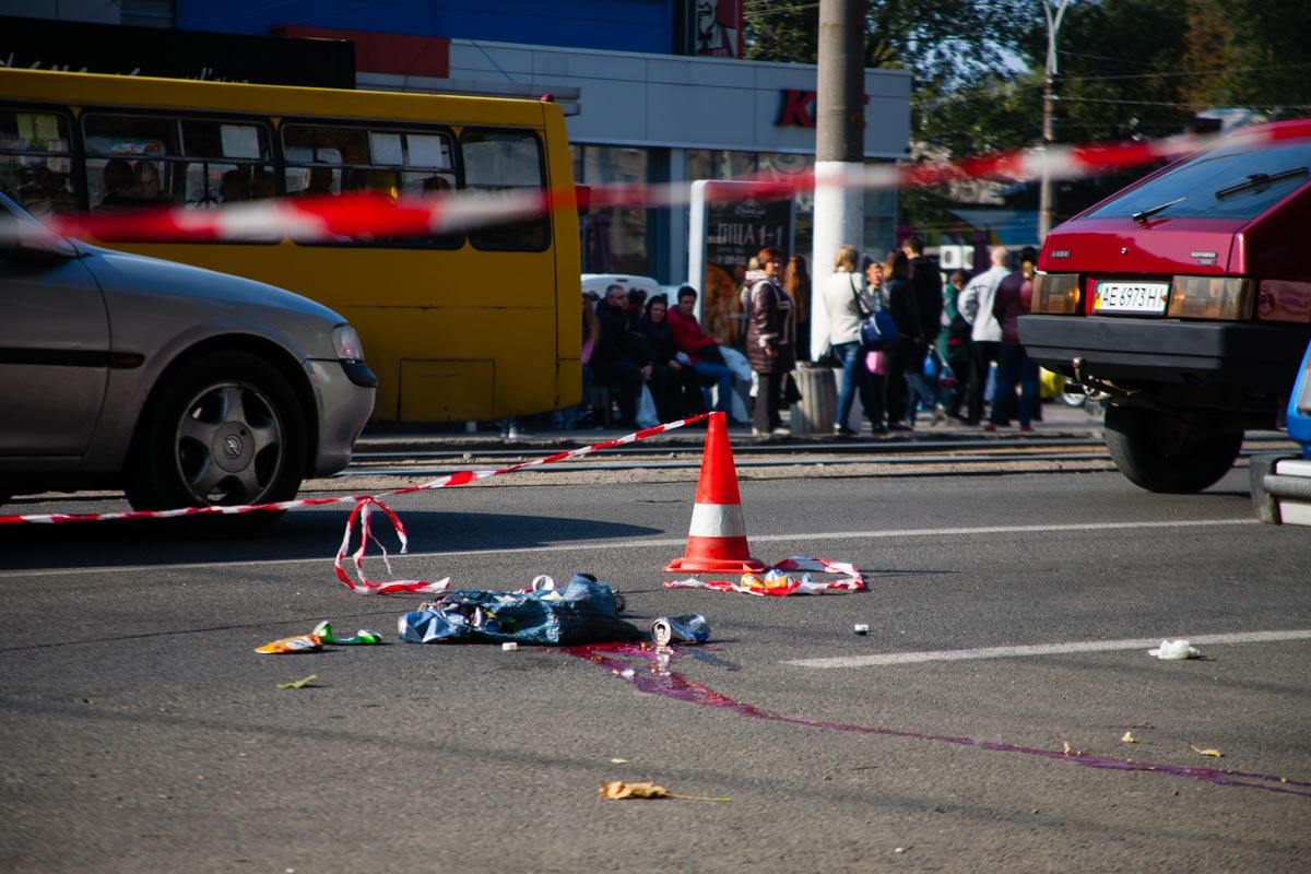 На 12 квартале Ford сбил женщину и скрылся: у пострадавшей серьезные травмы 3