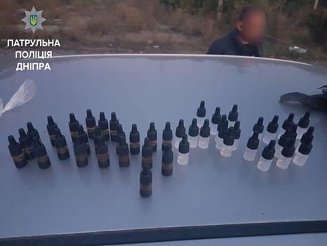 В Днепре патрульные задержали водителя с наркотиками в салоне авто 1