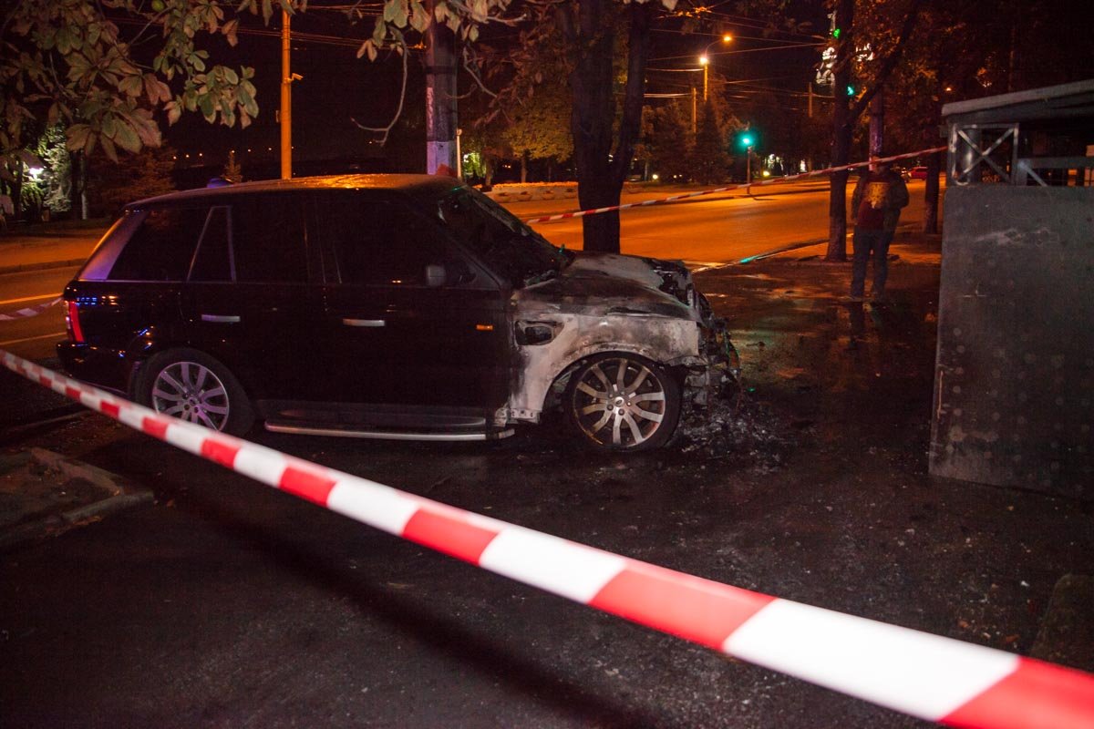 На Сичеславской Набережной горел автомобиль Range Rover 3