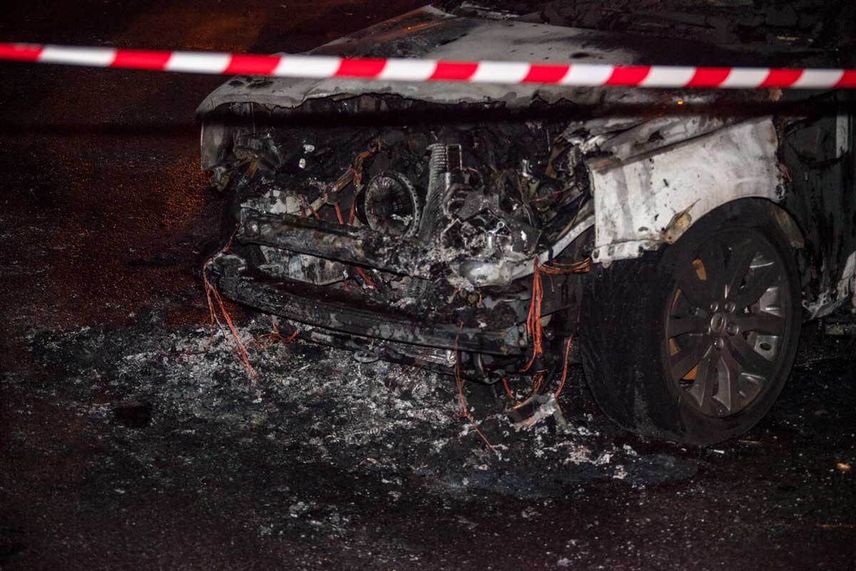 На Сичеславской Набережной горел автомобиль Range Rover 5