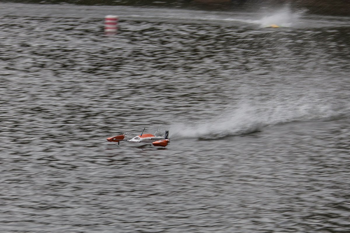 В Днепре прошли всеукраинские соревнования по быстроходным судомоделям: как это было 1