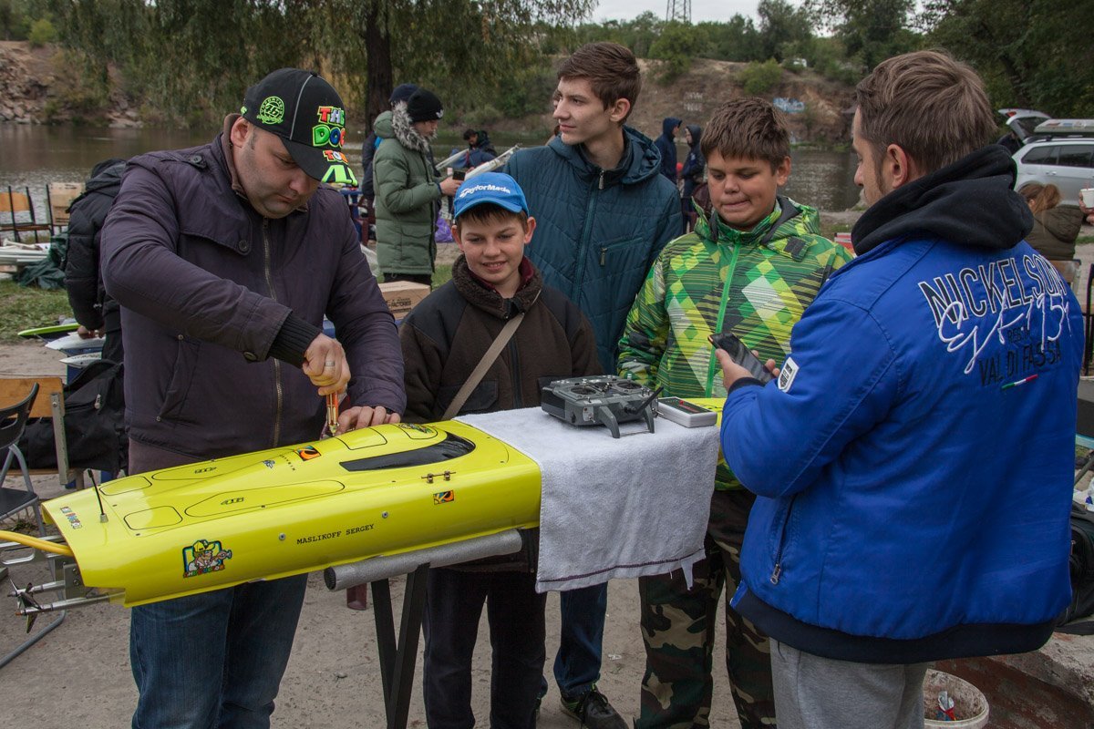 В Днепре прошли всеукраинские соревнования по быстроходным судомоделям: как это было 8