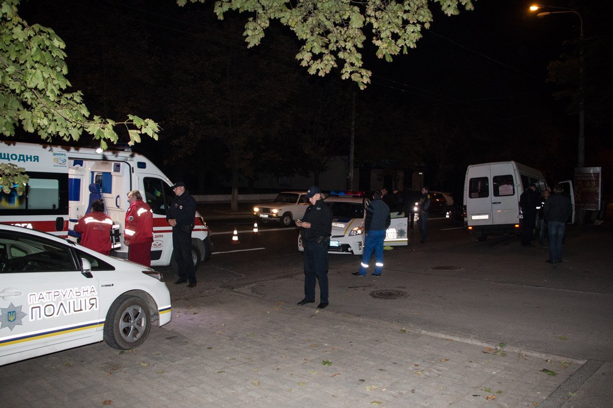 На проспекте Нигояна маршрутка врезалась в скорую 6