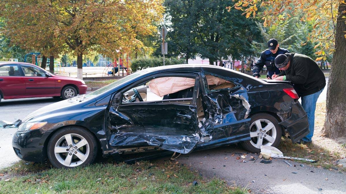 В Днепре возле школы произошла авария: пострадала женщина 1