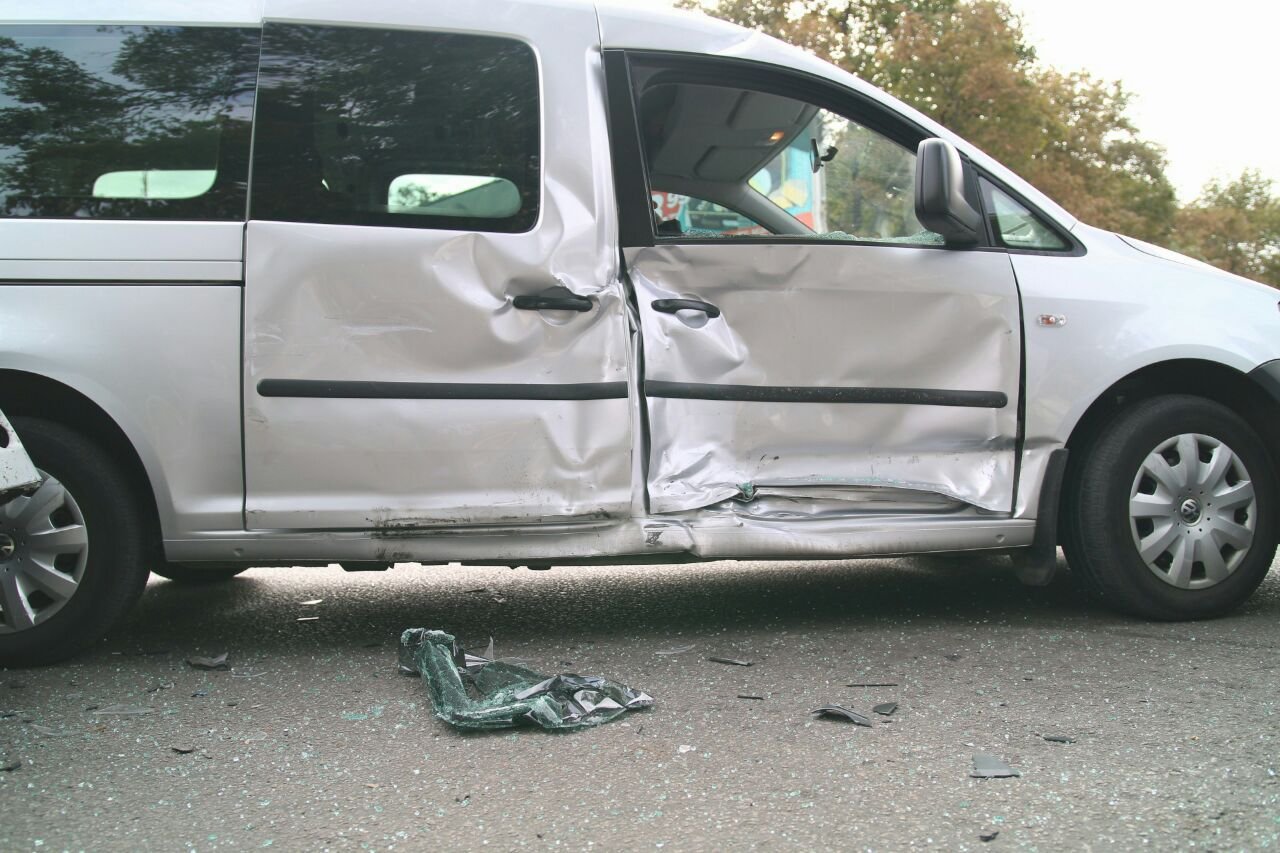 На проспекте Александра Поля столкнулись три машины 2