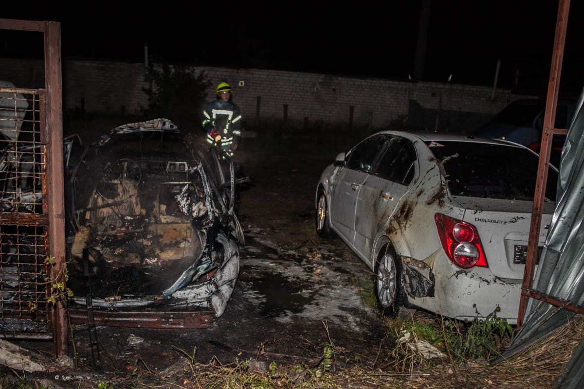 На Донецком шоссе в Днепре сгорели два автомобиля 5
