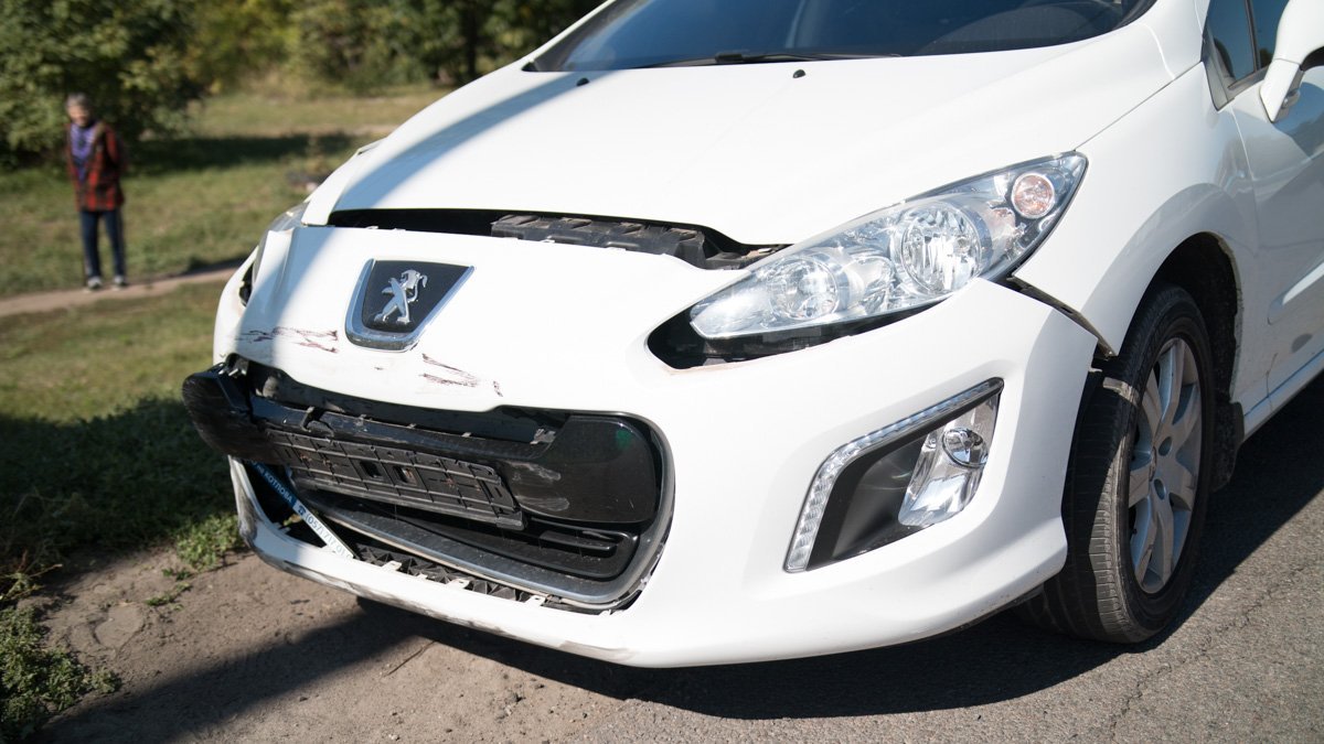 На Запорожском шоссе Daewoo Lanos вылетел на обочину: пострадал мужчина 7