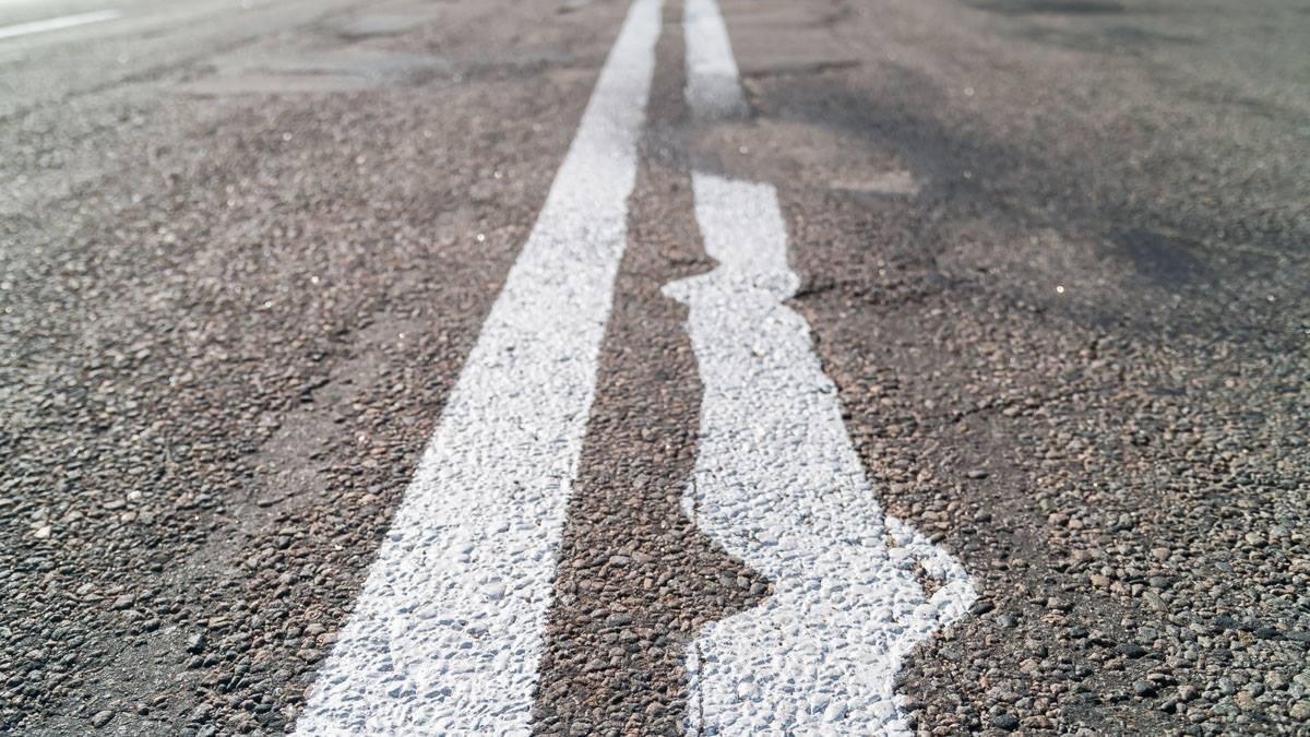 На Маршала Малиновского начертили разметку поверх ям 3