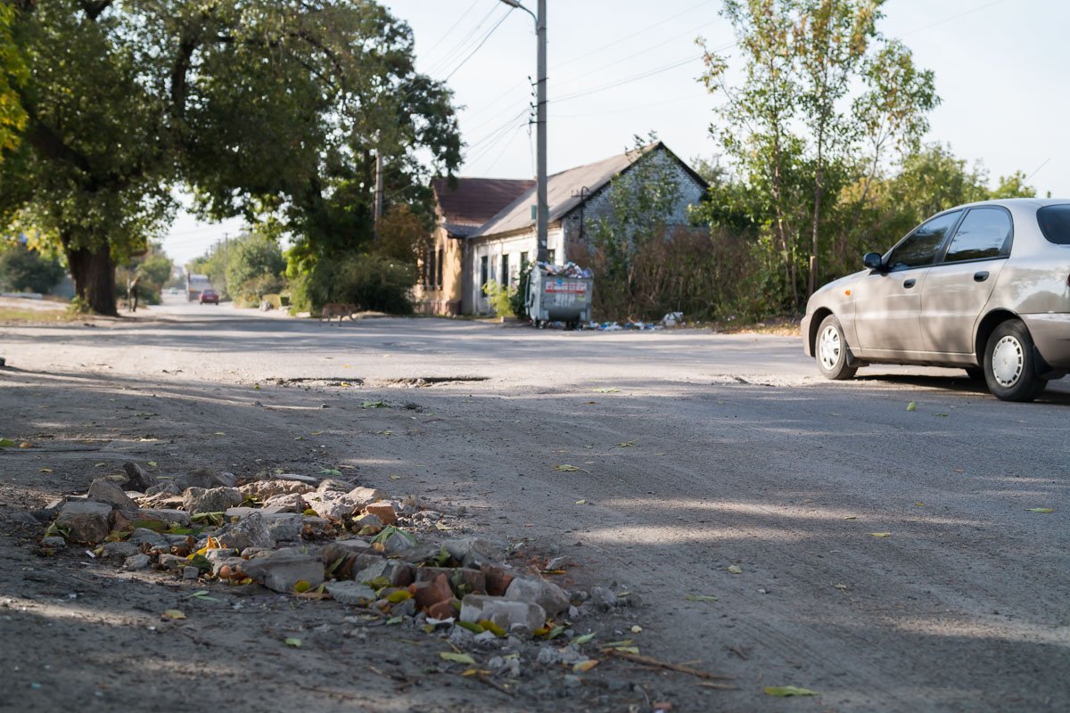 Разбитые дороги на левом берегу Днепра: куда делся асфальт и когда будет ремонт 7
