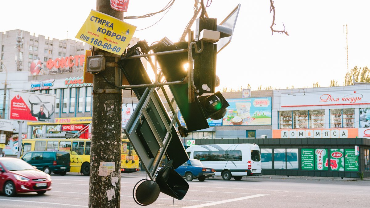 На Набережной Победы развалился светофор 1