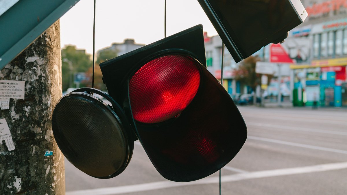 На Набережной Победы развалился светофор 3