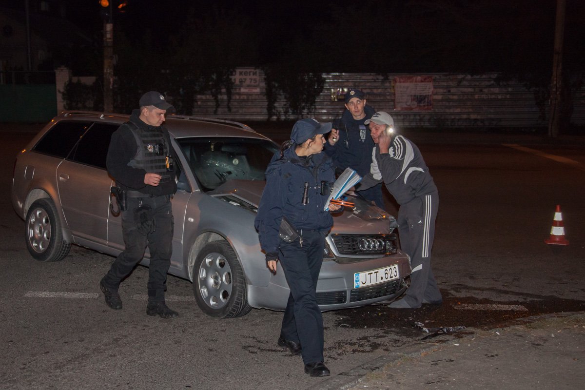 На Гагарина произошло ДТП: Nissan занесло в столб 1