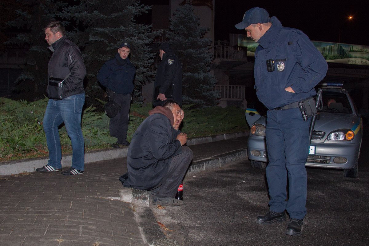 Под Новым мостом пытались украсть кабель: центр может остаться без связи 1