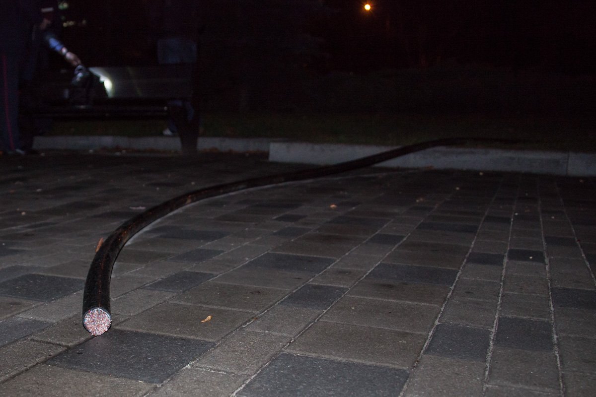 Под Новым мостом пытались украсть кабель: центр может остаться без связи 4