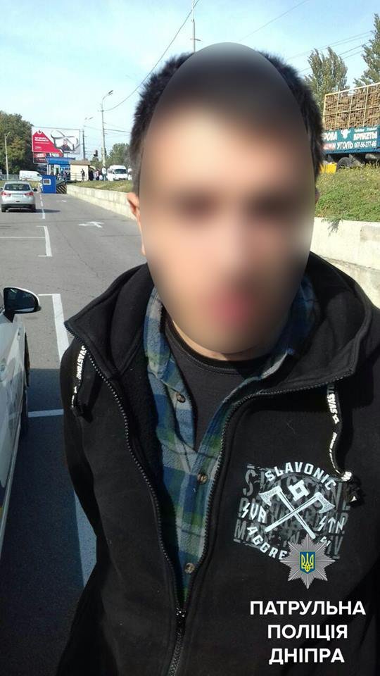 На Запорожском шоссе возле "Эпицентра" орудовали вооруженные автомобильные воры 4