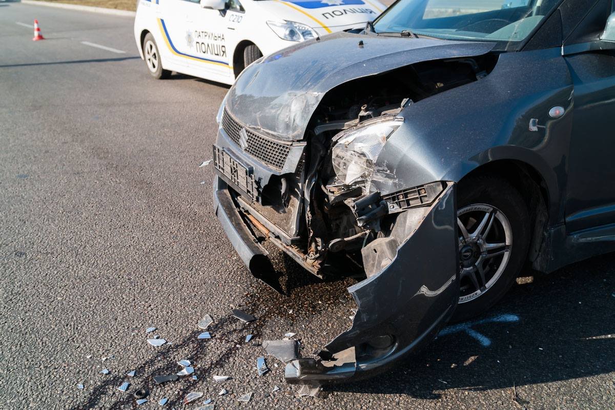 На Запорожском шоссе не поделили дорогу Suzuki и Daewoo Lanos 1