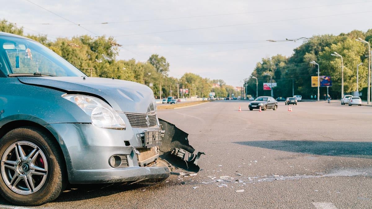 На Запорожском шоссе не поделили дорогу Suzuki и Daewoo Lanos 2