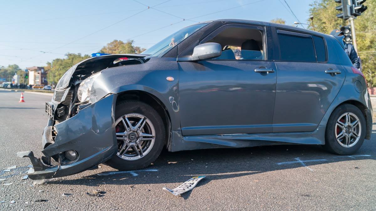 На Запорожском шоссе не поделили дорогу Suzuki и Daewoo Lanos 3