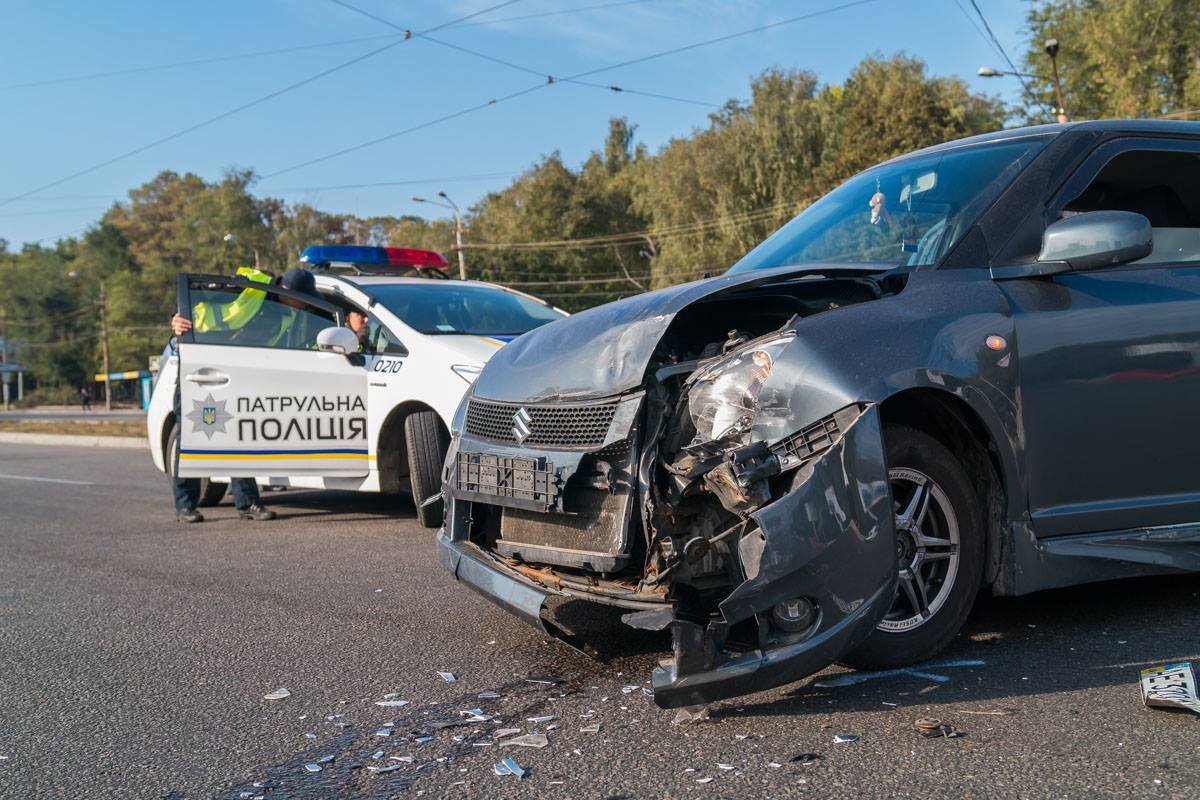 На Запорожском шоссе не поделили дорогу Suzuki и Daewoo Lanos 4