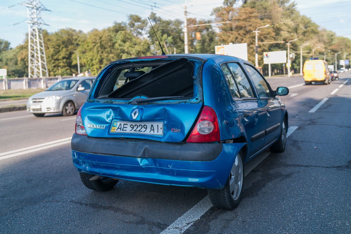 Возле Dafi столкнулись Chevrolet, Renault и Suzuki 3