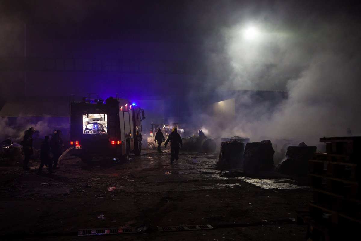 Масштабный пожар в Днепре: на заводе "Альбатрос" горит туалетная бумага 3