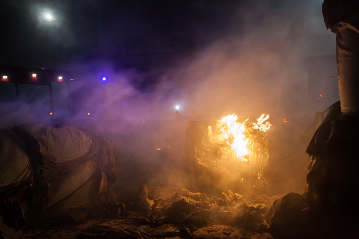 Масштабный пожар в Днепре: на заводе "Альбатрос" горит туалетная бумага 7