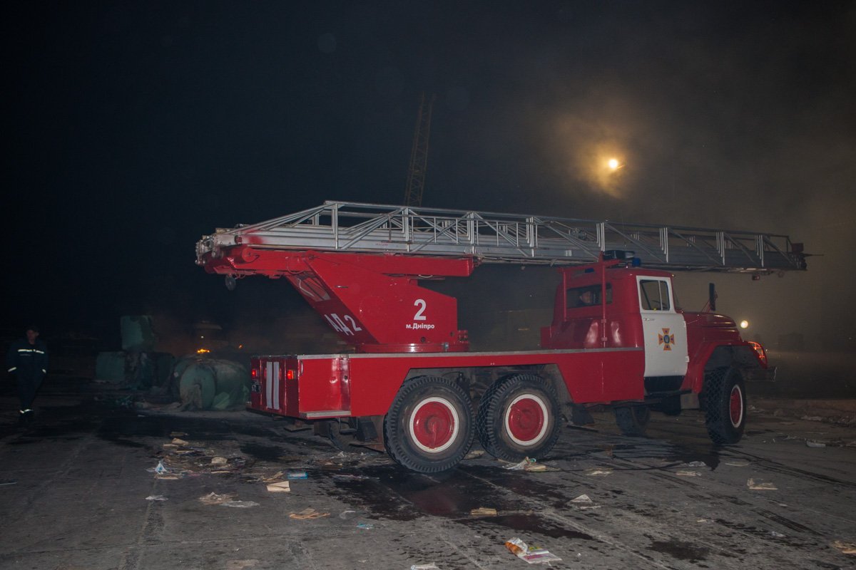 Масштабный пожар в Днепре: на заводе "Альбатрос" горит туалетная бумага 8