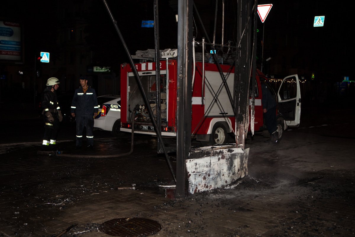 На Дмитрия Яворницкого горел рекламный щит: подробности 1