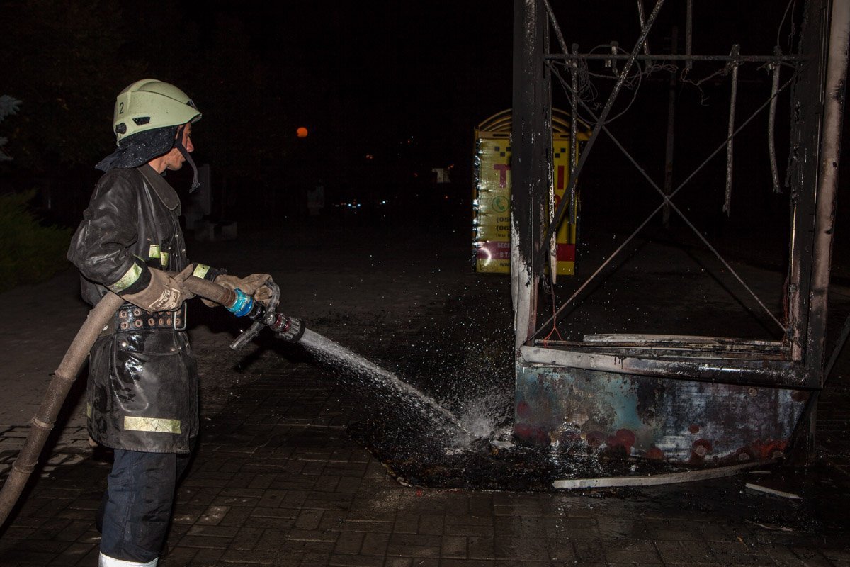 На Дмитрия Яворницкого горел рекламный щит: подробности 2