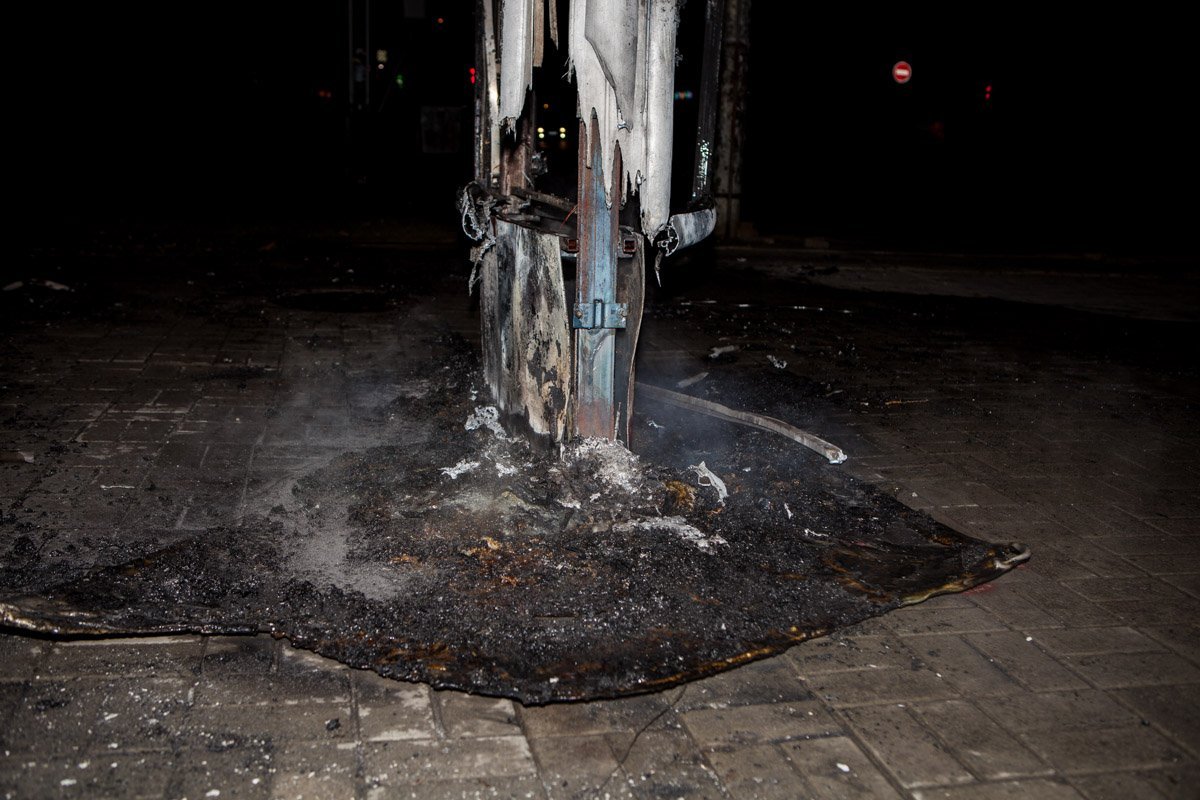 На Дмитрия Яворницкого горел рекламный щит: подробности 3