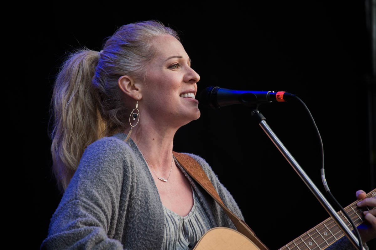 Участники шоу "Голос країни" выступили на Фестивальном причале 1