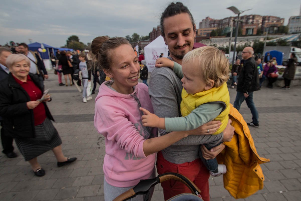 Участники шоу "Голос країни" выступили на Фестивальном причале 3