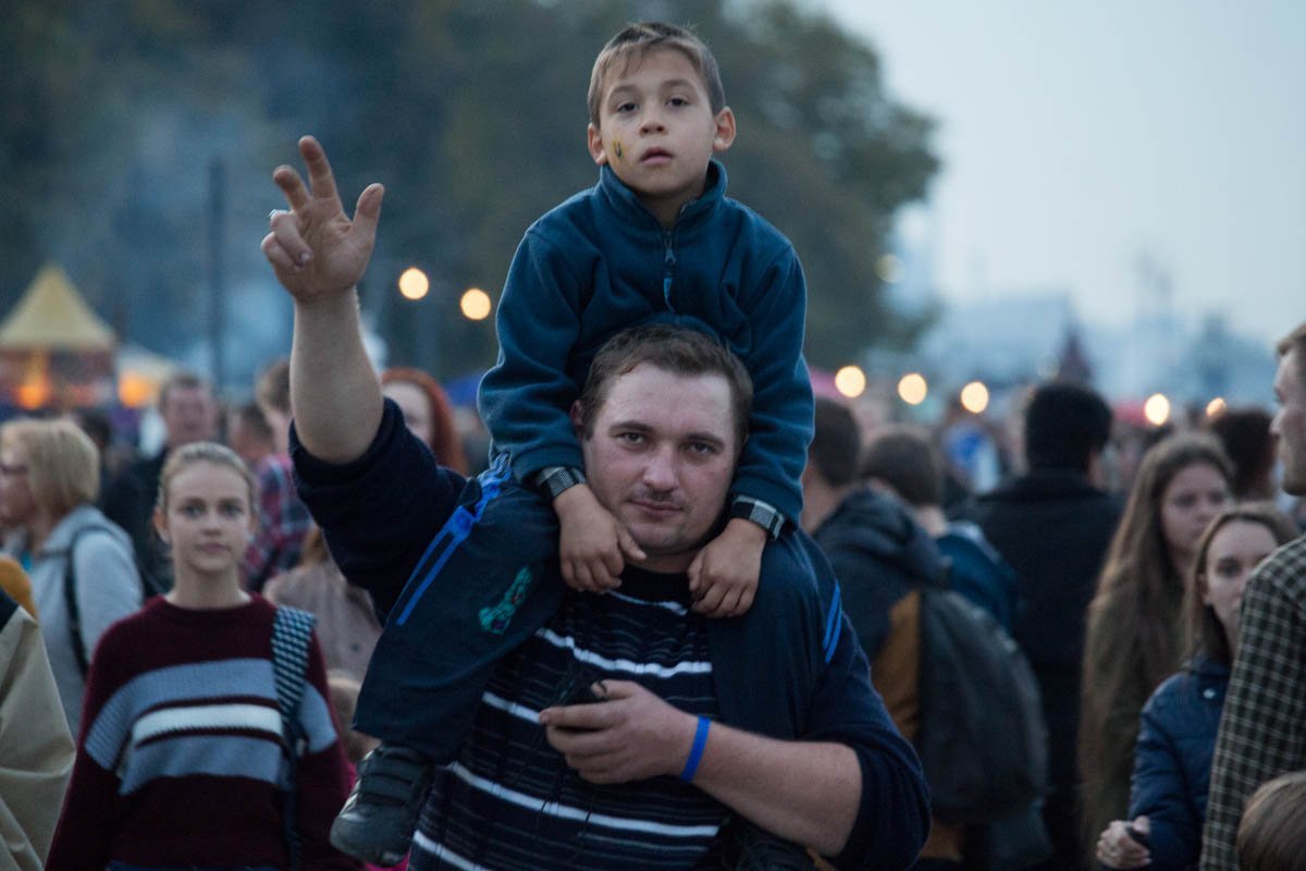 Участники шоу "Голос країни" выступили на Фестивальном причале 5