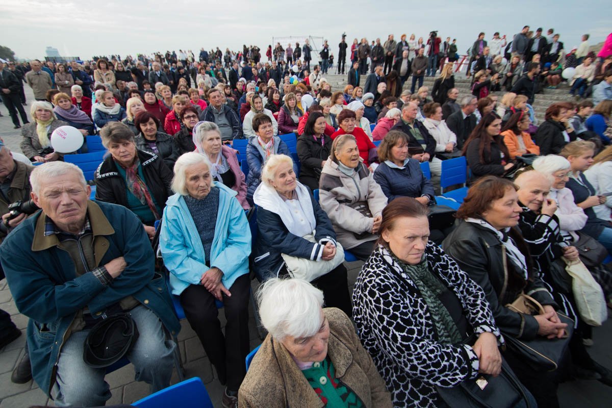 Участники шоу "Голос країни" выступили на Фестивальном причале 10