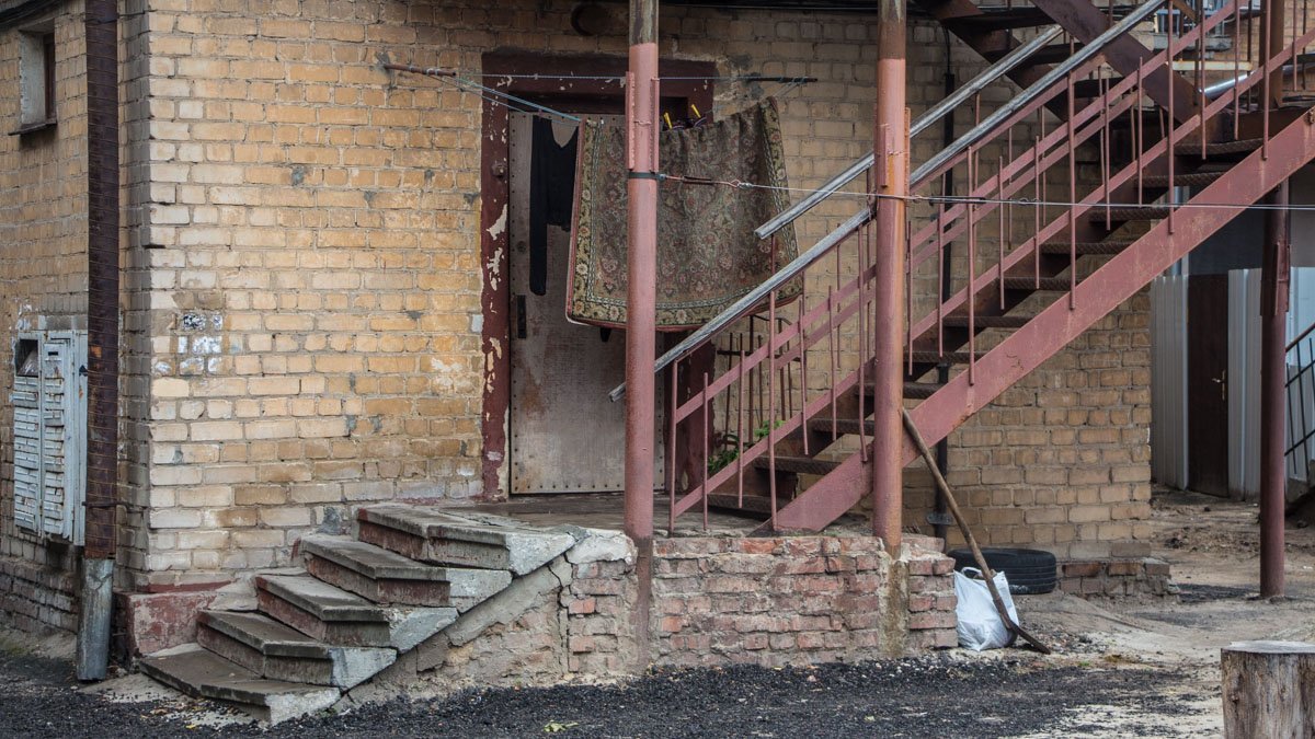 5 лет вони и антисанитарии: как в Днепре выгребали мусорные завалы из квартиры 1