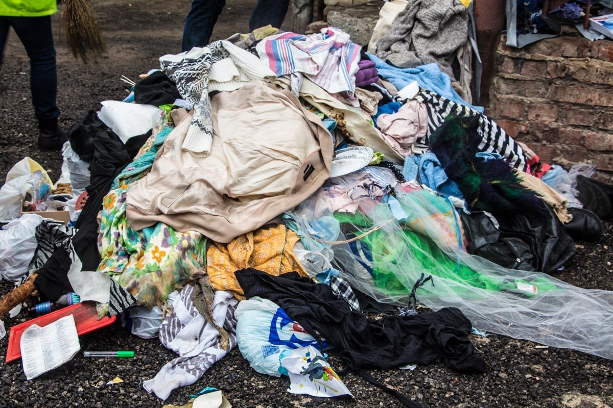 5 лет вони и антисанитарии: как в Днепре выгребали мусорные завалы из квартиры 3