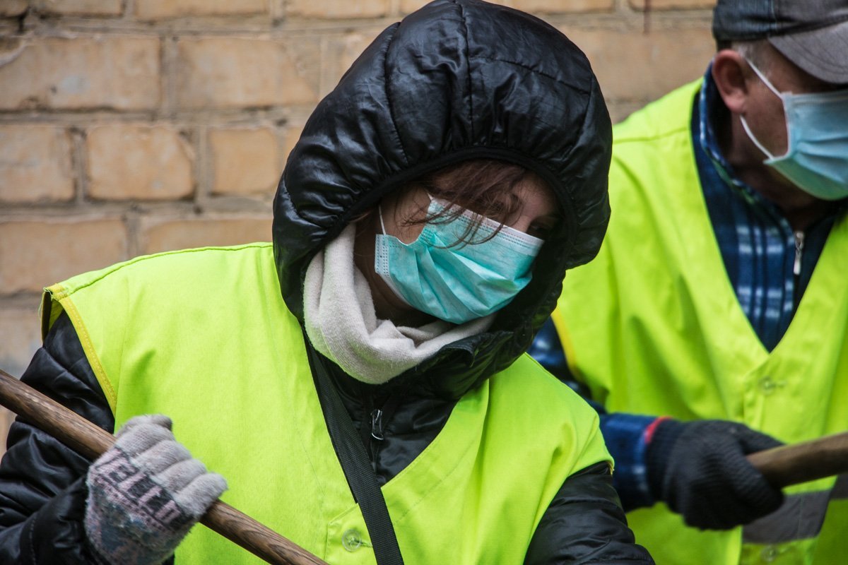 5 лет вони и антисанитарии: как в Днепре выгребали мусорные завалы из квартиры 6