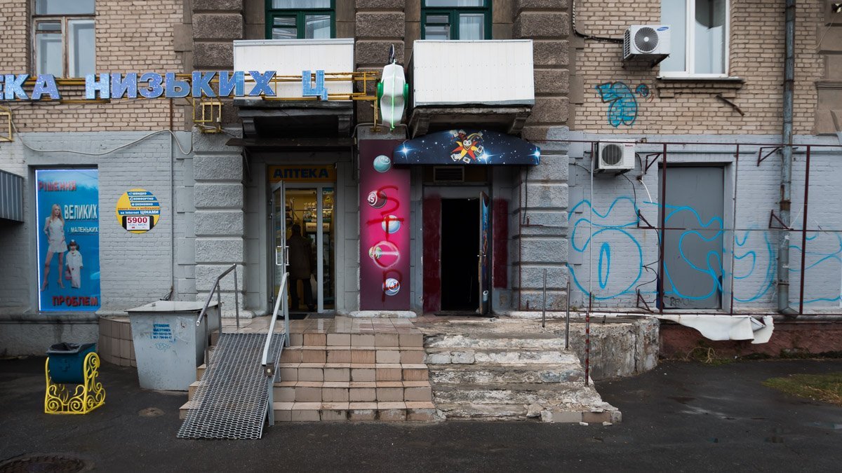 В Днепре активисты устроили облаву на залы игровых автоматов 1