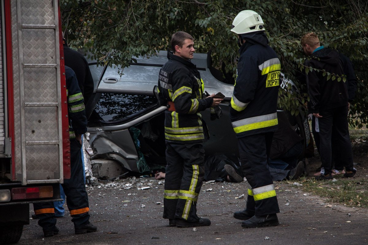Смертельное ДТП на Семафорной: погибшего вырезали из автомобиля BMW 2